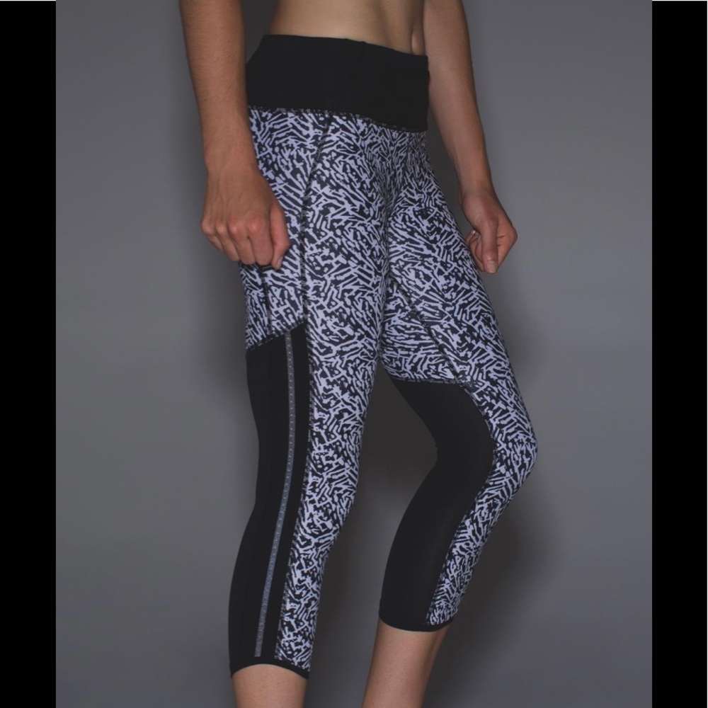Lululemon Pace Pusher Crop SOUL NY Mini Brushed Animal Black White